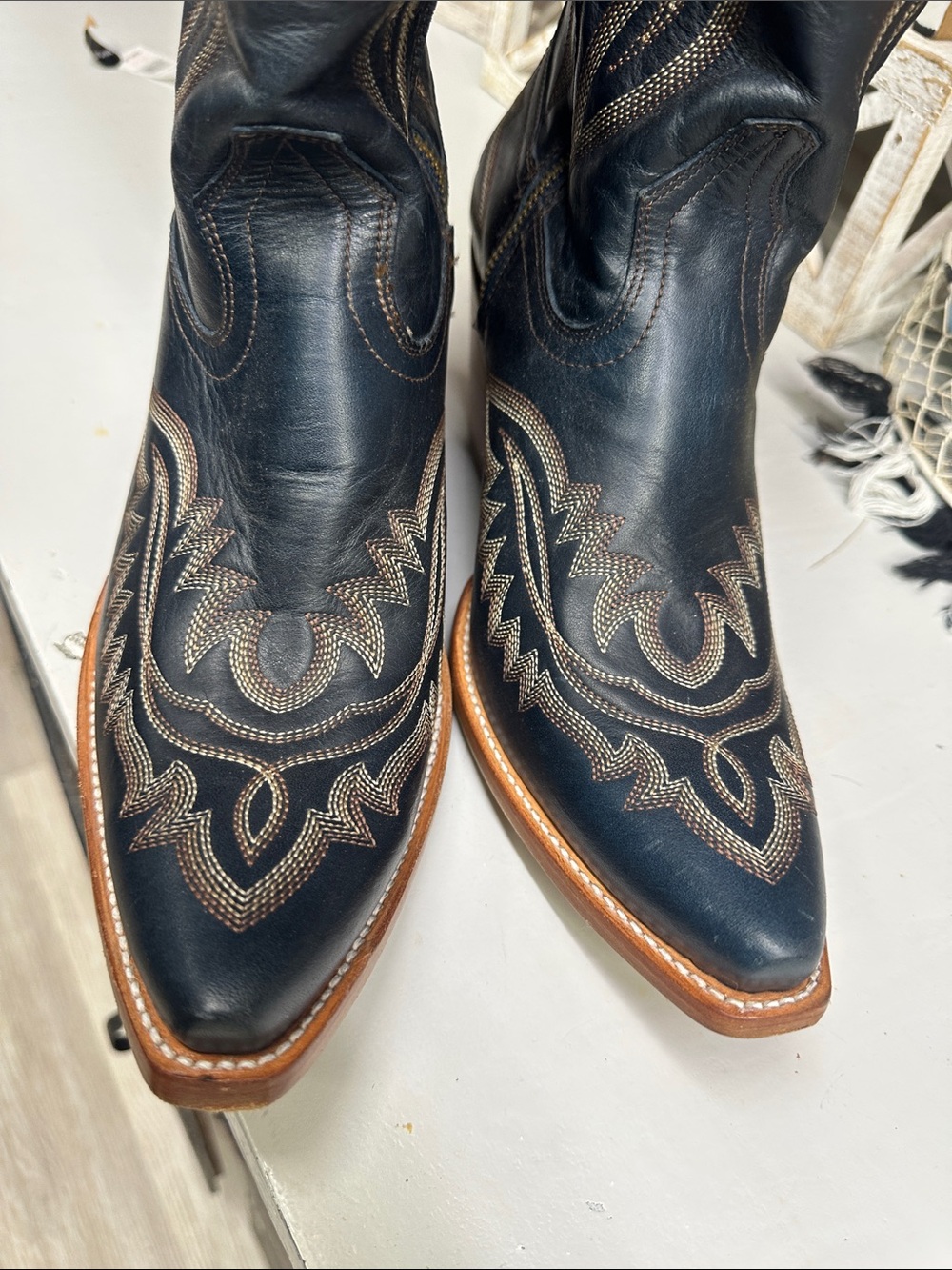 New area tall top western boots with heel - Picture 2 of 6
